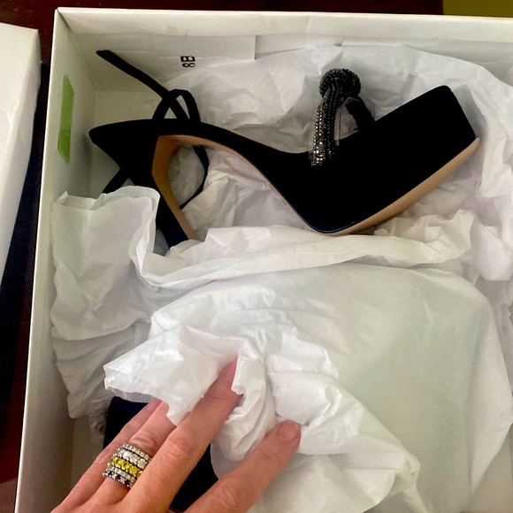 SCHUTZ Shoes - New Schultz worn once